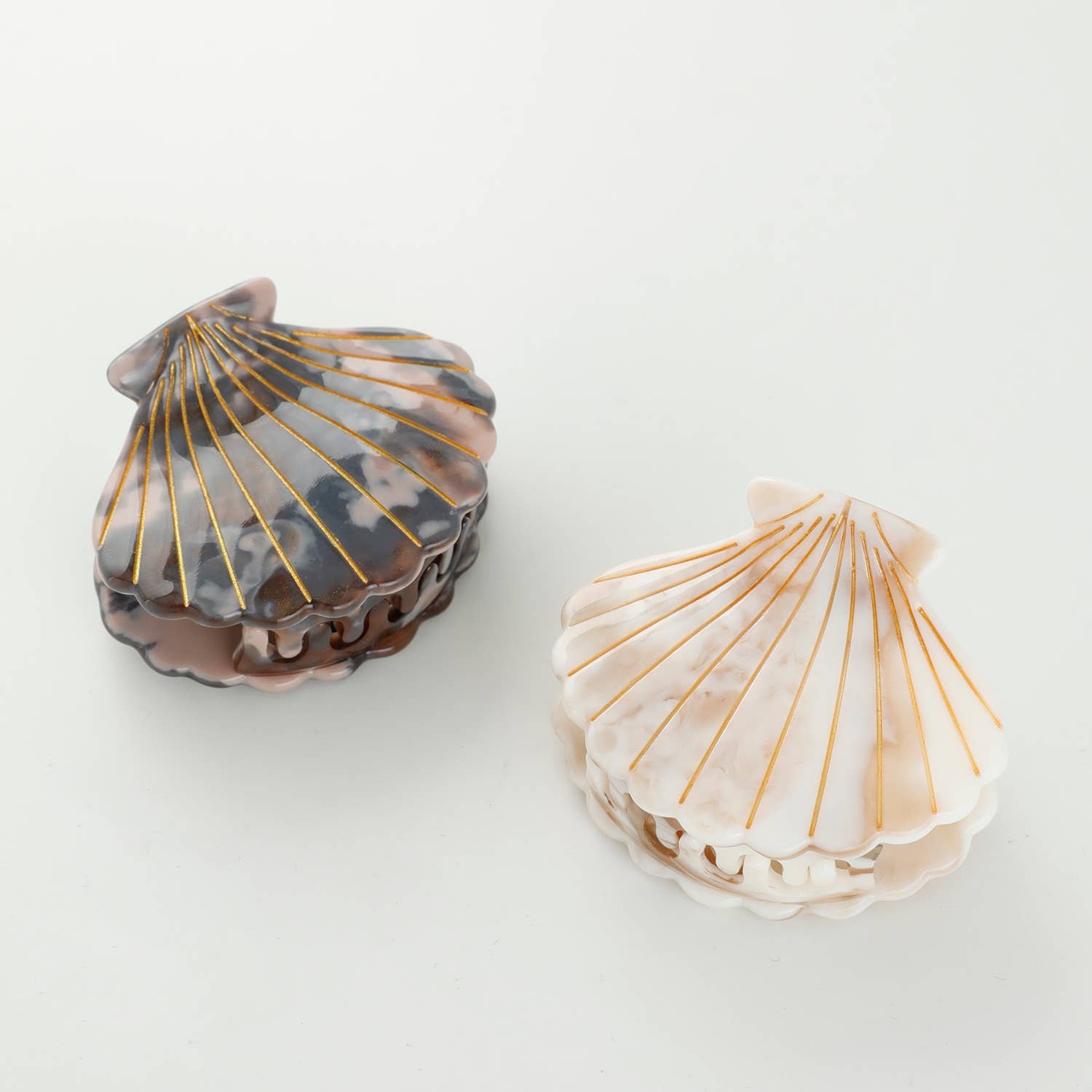 Hair- Calacatta Seashell Claw Clip - Small
