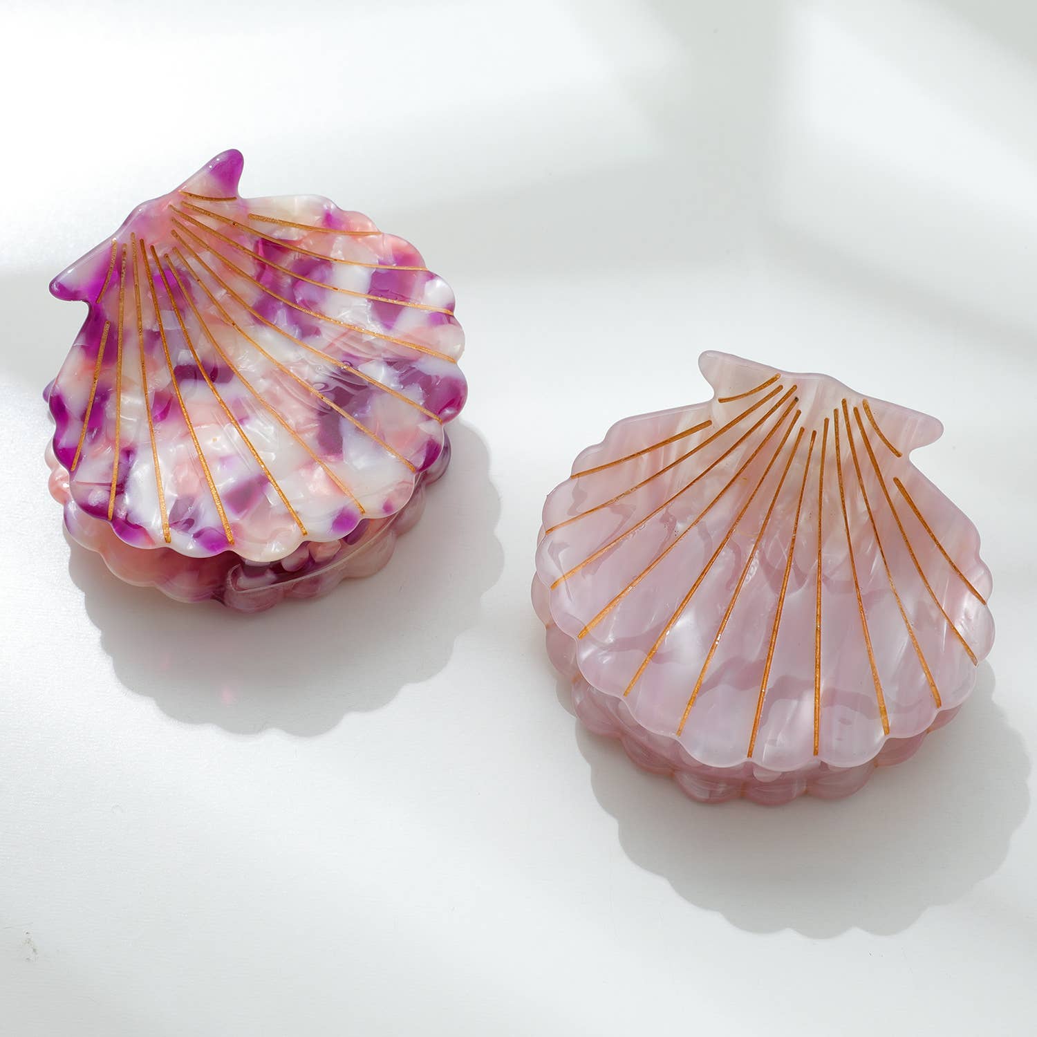 Hair- Oceane Seashell Claw Clip - Medium