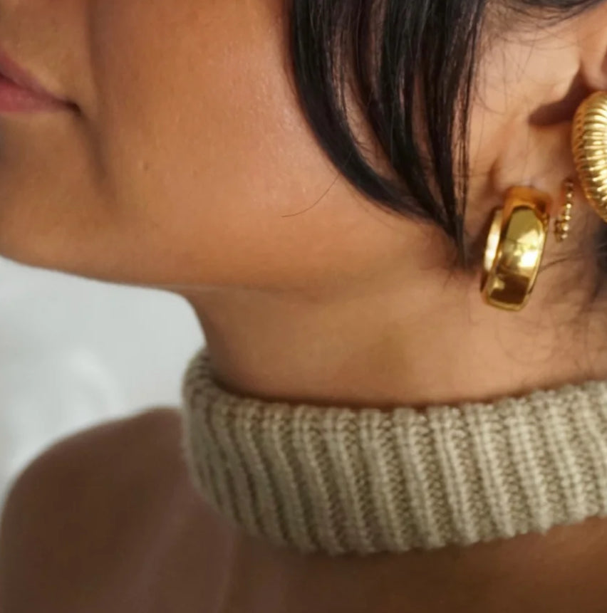Ellie Vail - Cosa Medium Hoop Earring - Gold