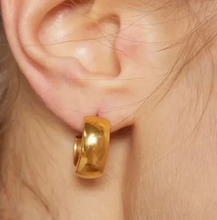 Ellie Vail - Cosa Mini Hoop Earring - Gold