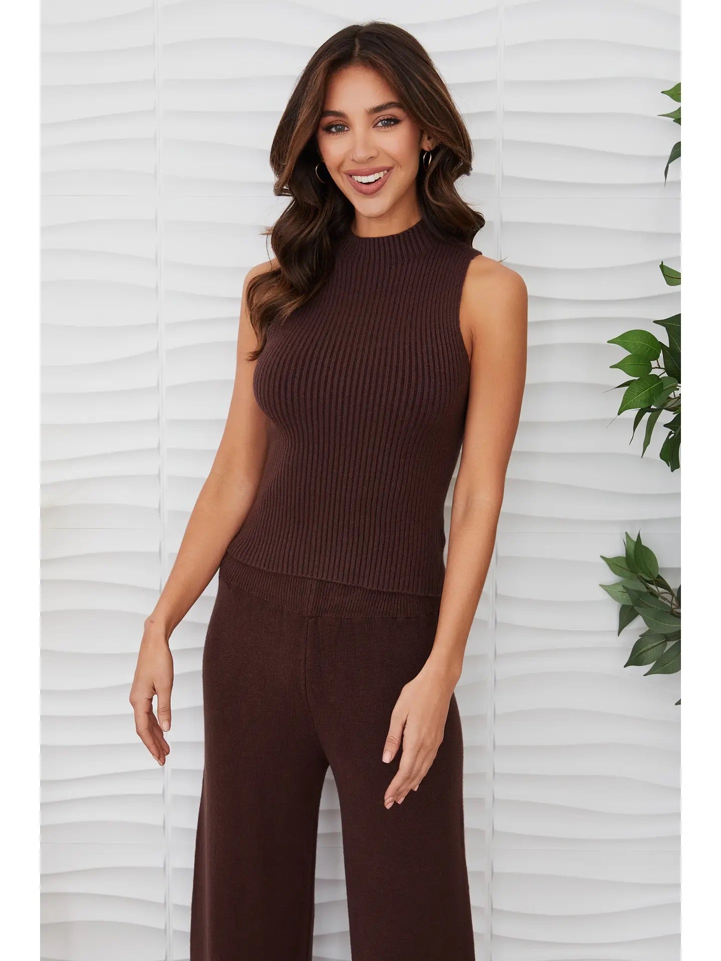 Milio Milano - Ribbed Mock Neck Sleeveless Top