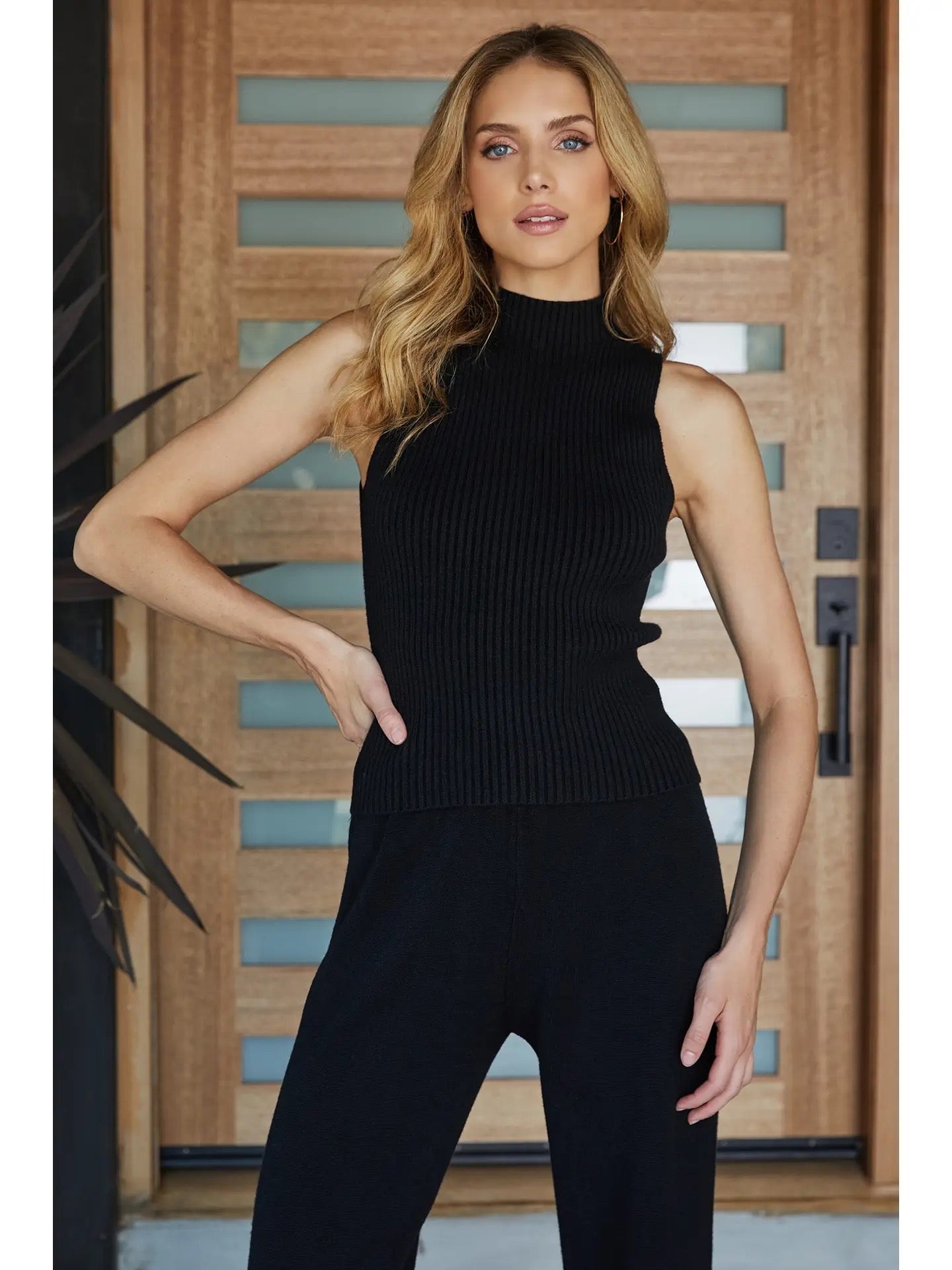 Milio Milano - Ribbed Mock Neck Sleeveless Top