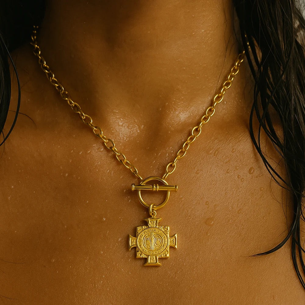 Ellie Vail - Zayn Toggle Chain Cross Necklace