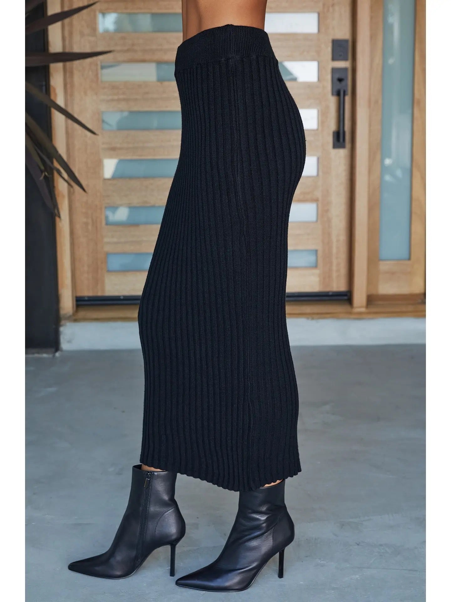 Milio Milano - Italian Knit Ribbed Fitted Mid Length Skirt