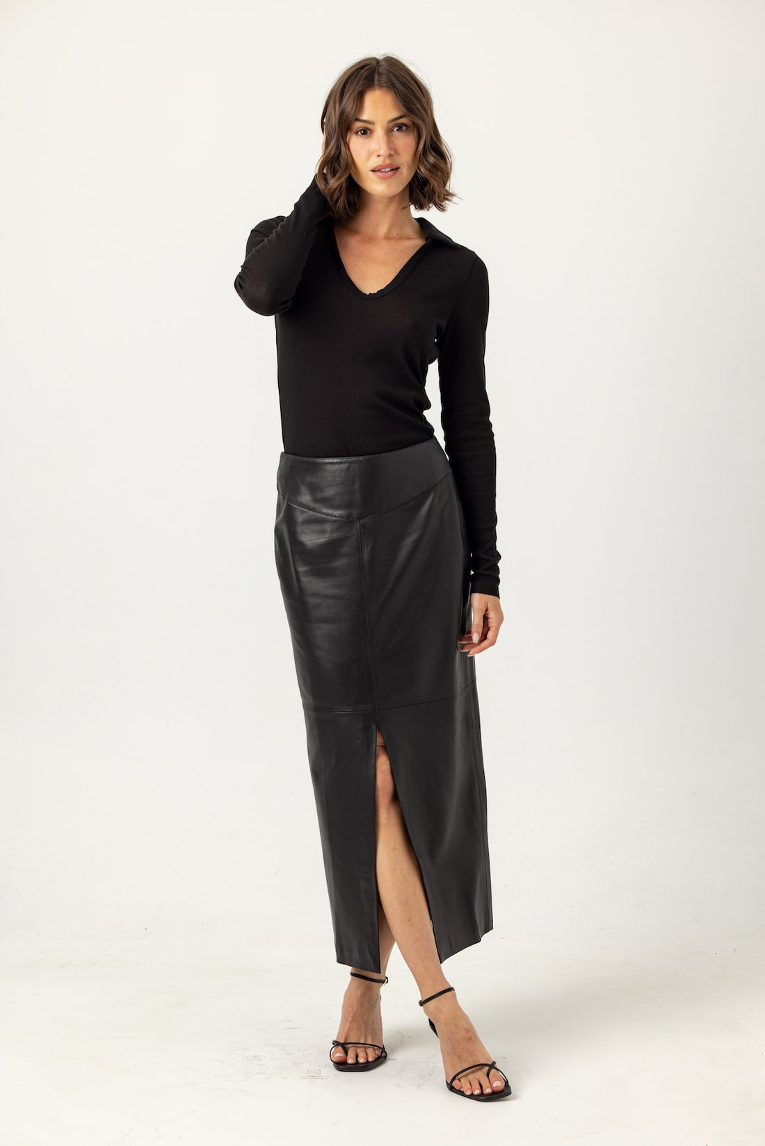 SUNDAYS - Black Jamie Tee